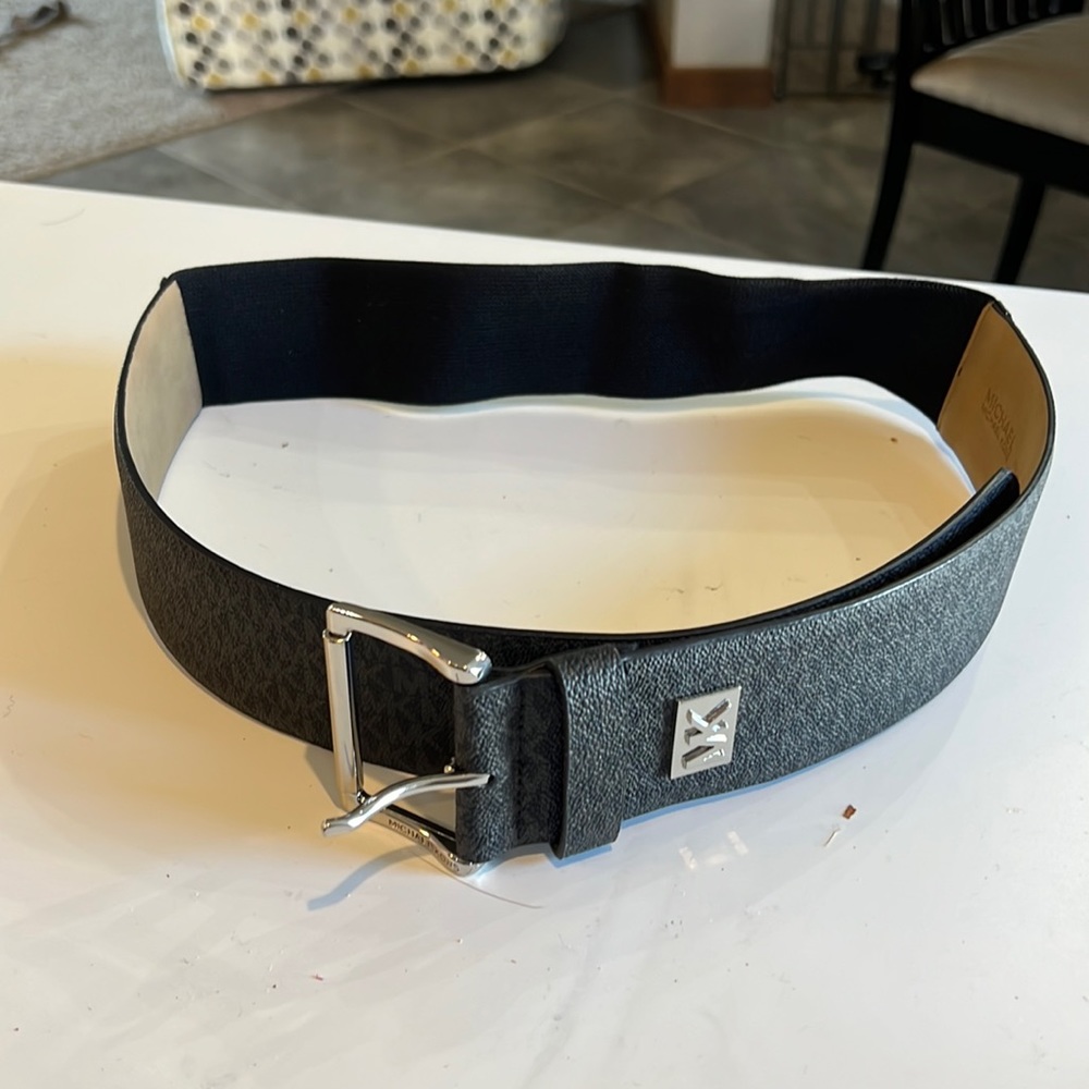 Michael Kors Women's Logo-Accent Elastic Waist Belt in Gray
